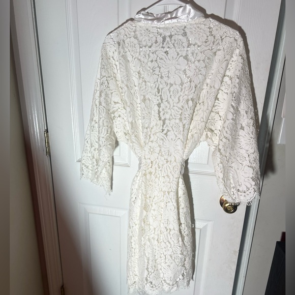 White bridal robe-size xl -new - Picture 3 of 3